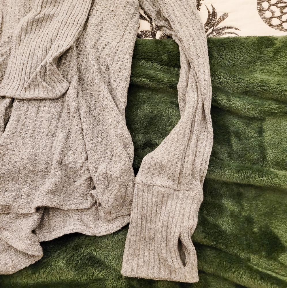 Women's gray cardigan - Picture 2 of 3